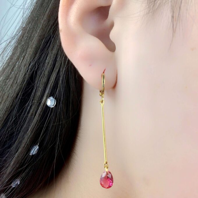Brinco Argolinha Fio Com Pingente Zircônia Rosa Banhado a Ouro 18k