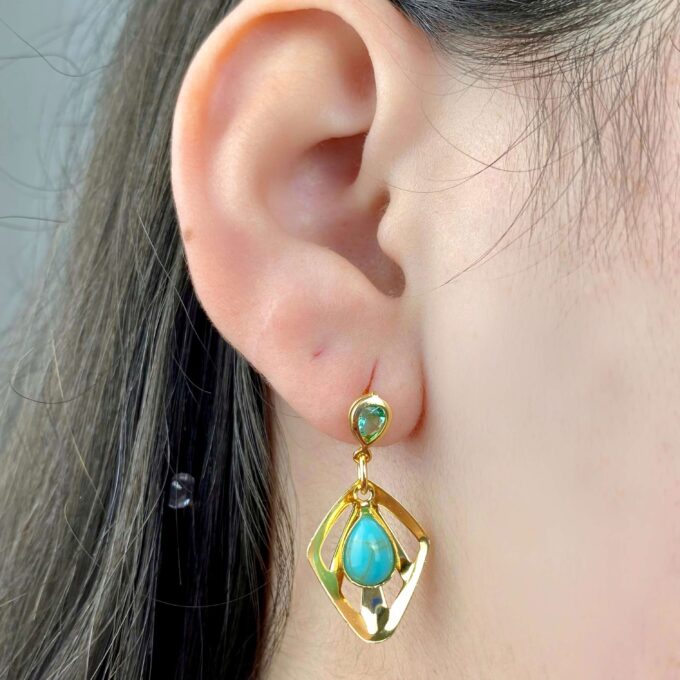 Brinco Pingente Com Gota De Zircônia Verde Tiffany Banhado a Ouro 18k