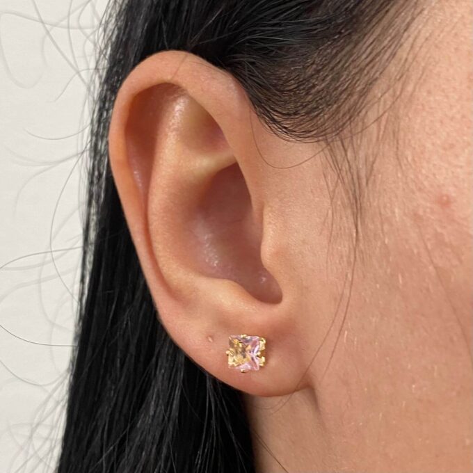 Brinco Ponto De Luz Quadrado Zirconia Rosa Banhado a Ouro 18k