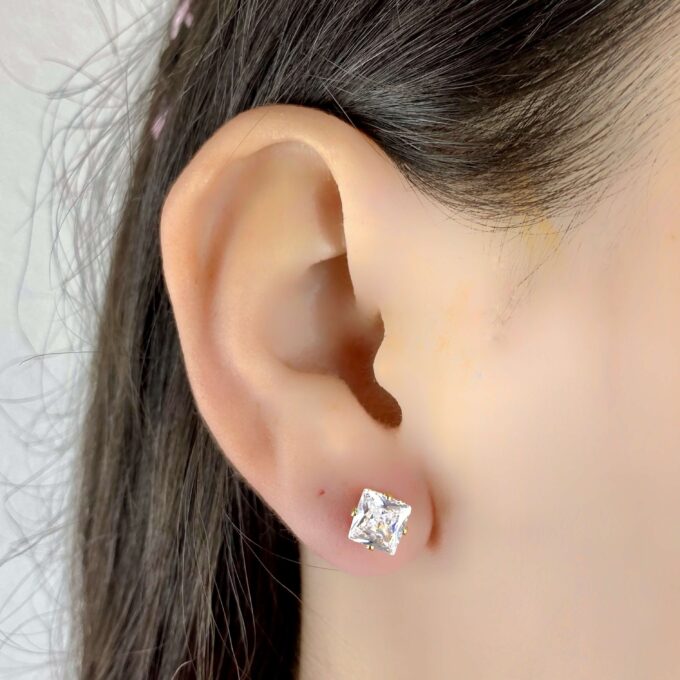 Brinco Ponto De Luz Quadrado Cristal Zirconia Cravejado Banhado a Ouro 18k