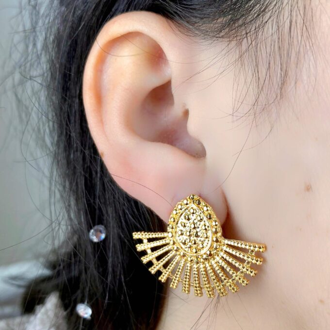 Brinco Gota Leque Texturizado Banhado a Ouro 18k