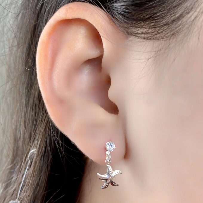 Brinco Estrela do Mar com Ponto de Luz Cravejado Banhado a Ouro 18k