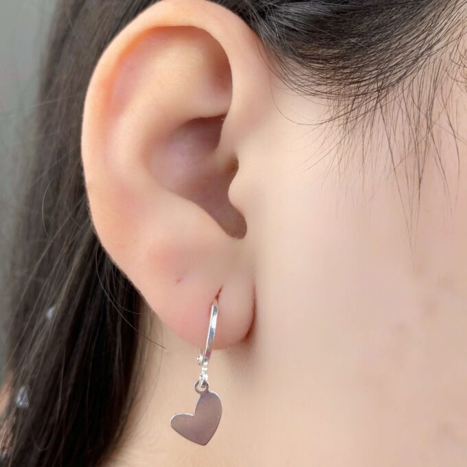 Brinco Argolinha com Pingente Coração Banhado a Ouro 18k