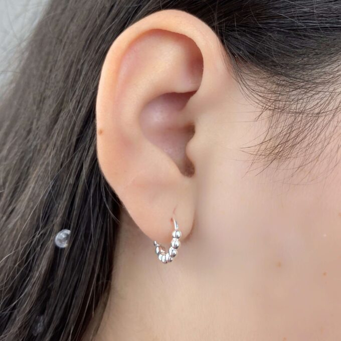 Brinco Argolinha com Bolinhas Banhado a Ouro 18k