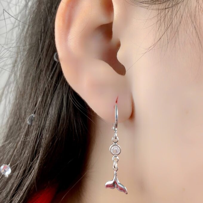 Brinco Argolinha calda Sereia Strass Banhado a Ouro 18k