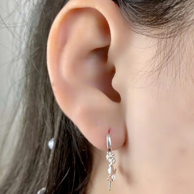 Brinco Argolinha Estrela Pedra Cravejada Banhado a Ouro 18k