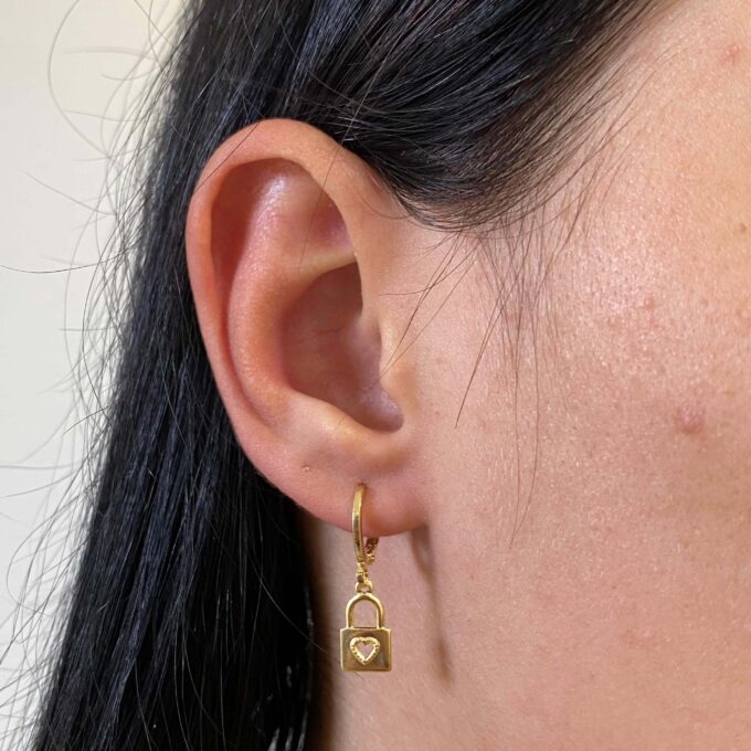 Brinco Argolinha Coração Cadeado Banhado a Ouro 18k