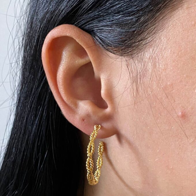 Brinco Argola Media Trançada Banhado a Ouro 18k
