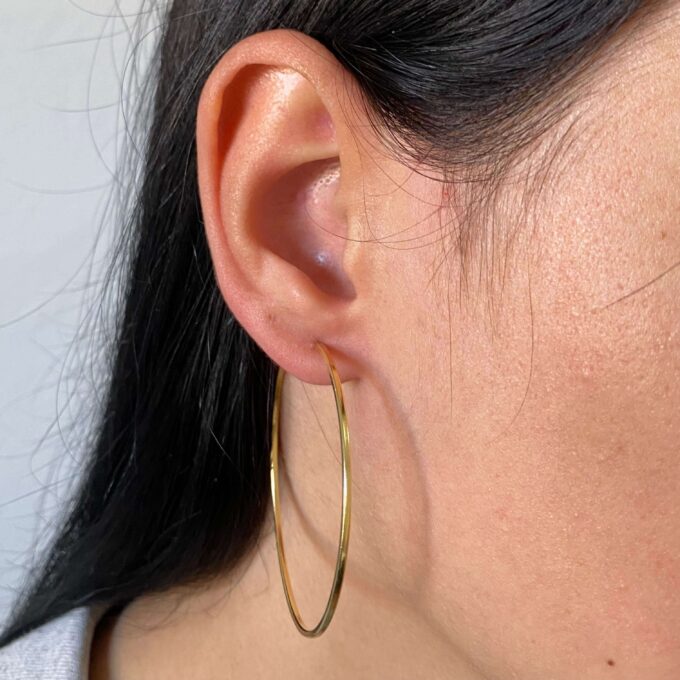 Brinco Argola Lisa Fina Fechada Banhado a Ouro 18k
