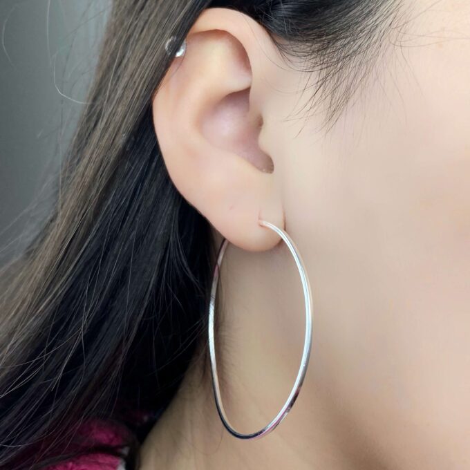Brinco Argola Lisa Fina Fechada Banhado a Ouro 18k