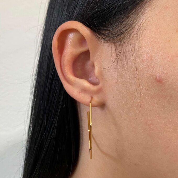 Brinco Meia Argola Geométrica Banhado a Ouro 18k