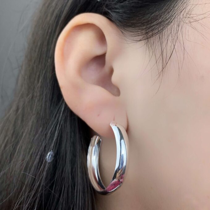 Brinco Meia Argola Arredondada Lisa Banhado a Ouro 18k