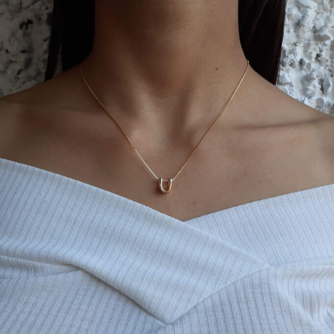Colar Pingente Letra U Banhado a Ouro 18k