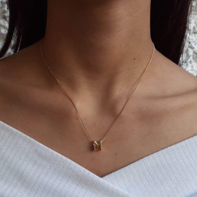 Colar Pingente Letra M Banhado a Ouro 18k