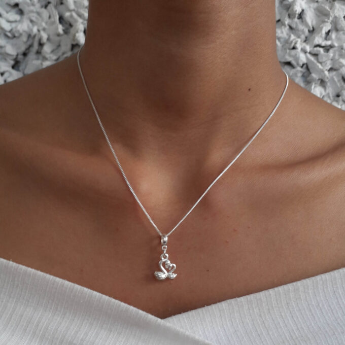 Colar Pingente Cisne Banhado a Ouro 18k
