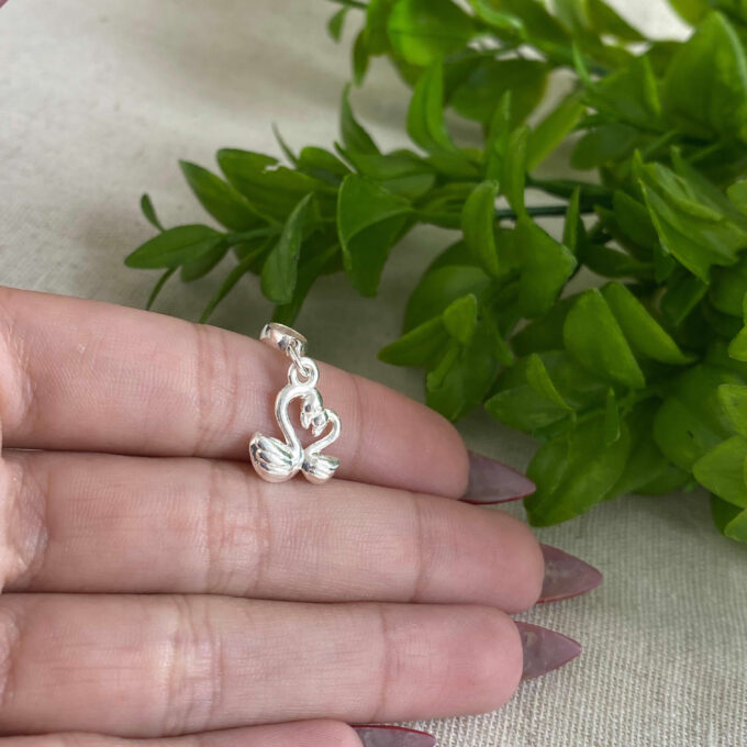 Colar Pingente Cisne Banhado a Ouro 18k