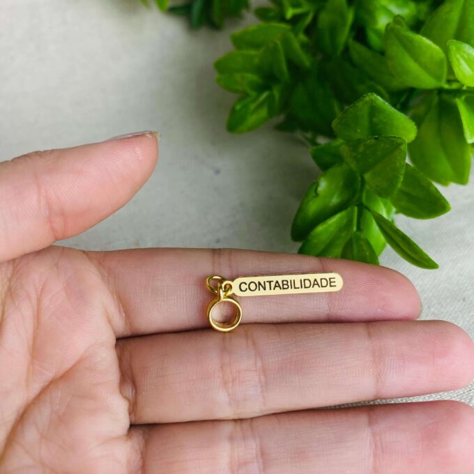Berloque Plaquinha Contabilidade Banhado a Ouro 18k
