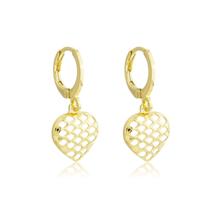 Brinco Argolinha com Pingente Coração Detalhe Vazado Banhado a Ouro 18k