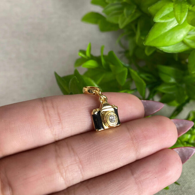 Berloque Câmera Banhado a Ouro 18k