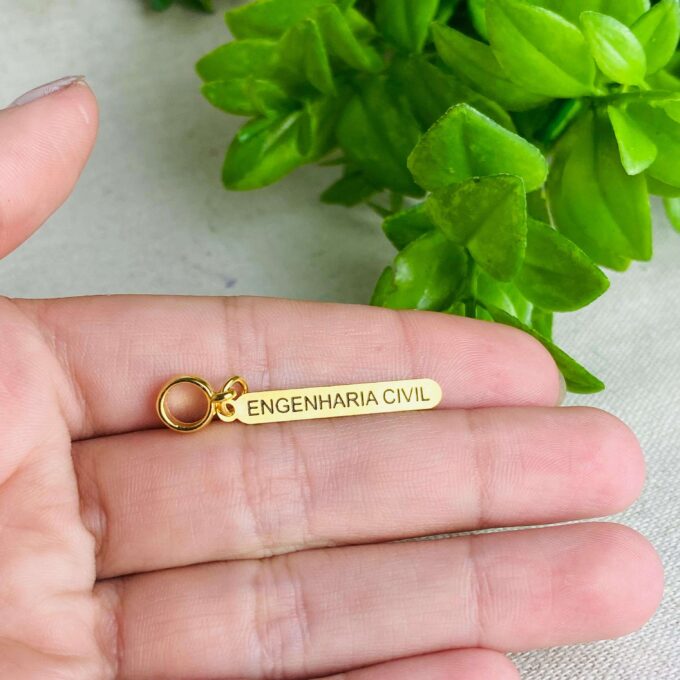 Berloque Plaquinha Engenharia civil Banhado a Ouro 18k