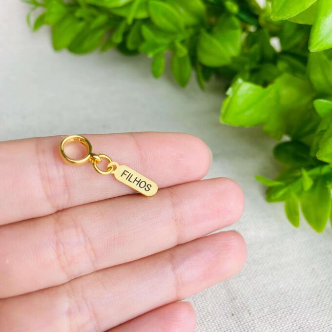 Berloque Plaquinha Filhos Banhado a Ouro 18k