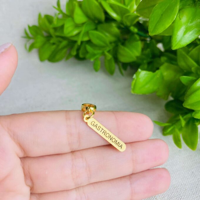 Berloque Plaquinha Gastronomia Banhado a Ouro 18k