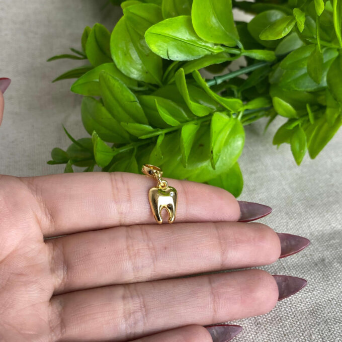 Berloque Dente Odontologia Banhado a Ouro 18k