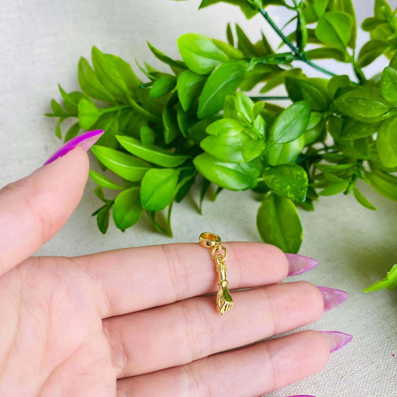 Berloque Figa Banhado a Ouro 18k