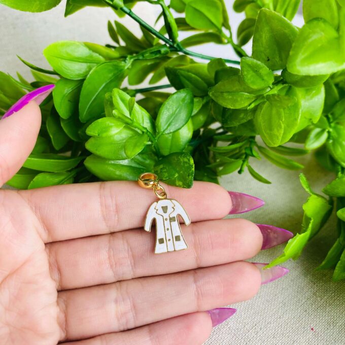 Berloque Jaleco Banhado a Ouro 18k