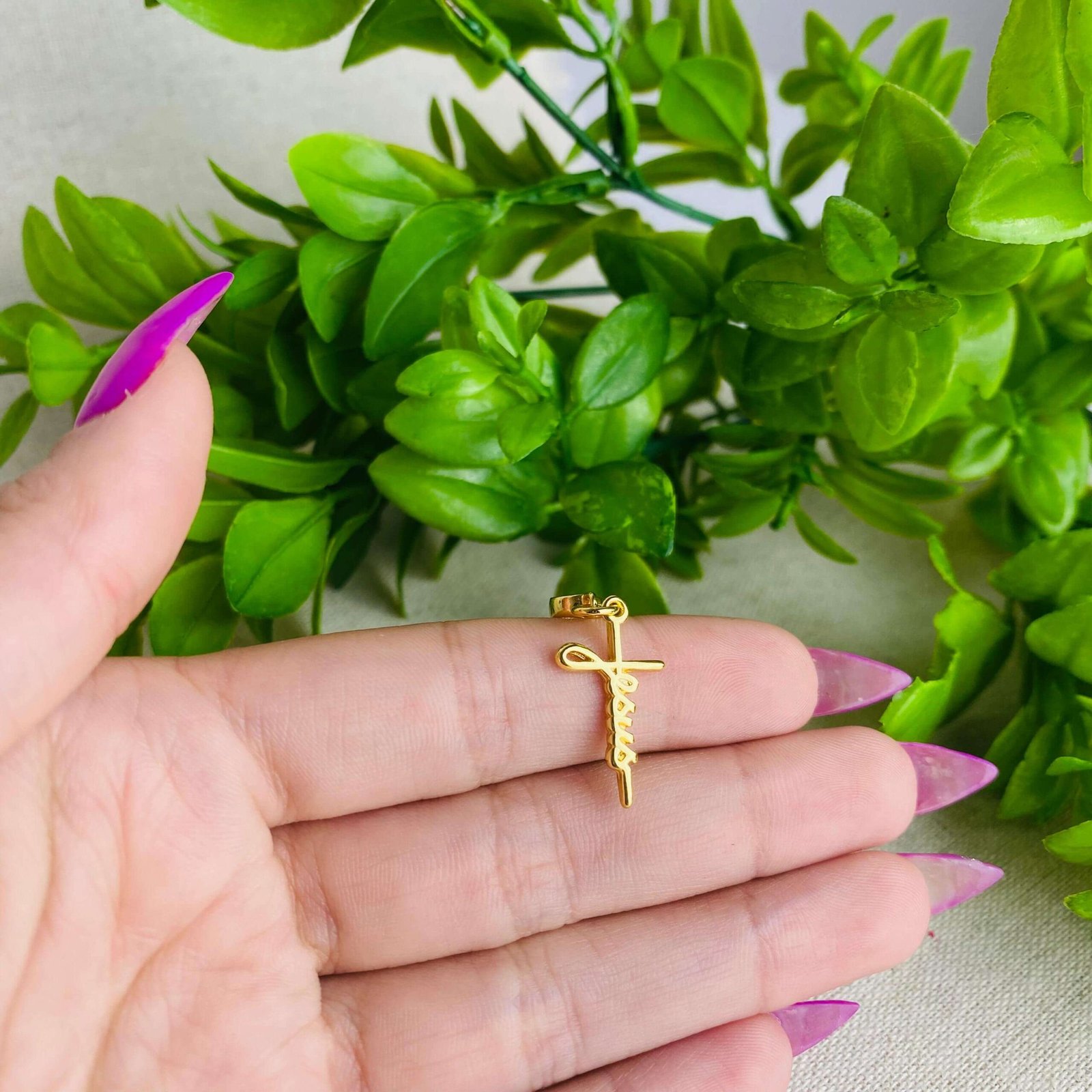 Berloque Jesus Cristo Cruz Banhado a Ouro 18k