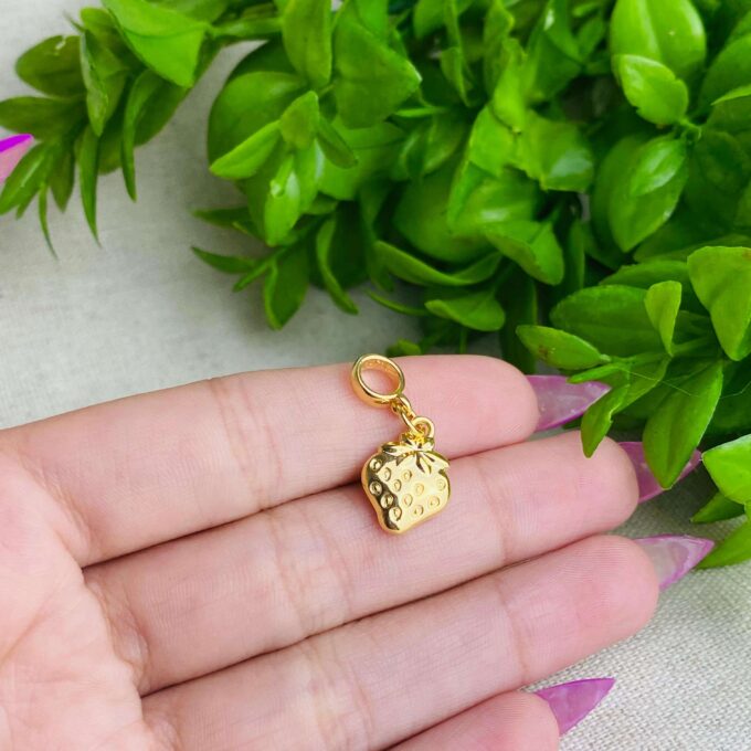Berloque Morango Fruta Banhado a Ouro 18k