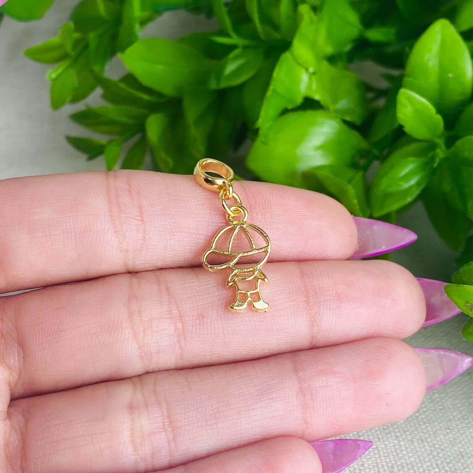 Berloque Menino Vazado Filho Banhado a Ouro 18k