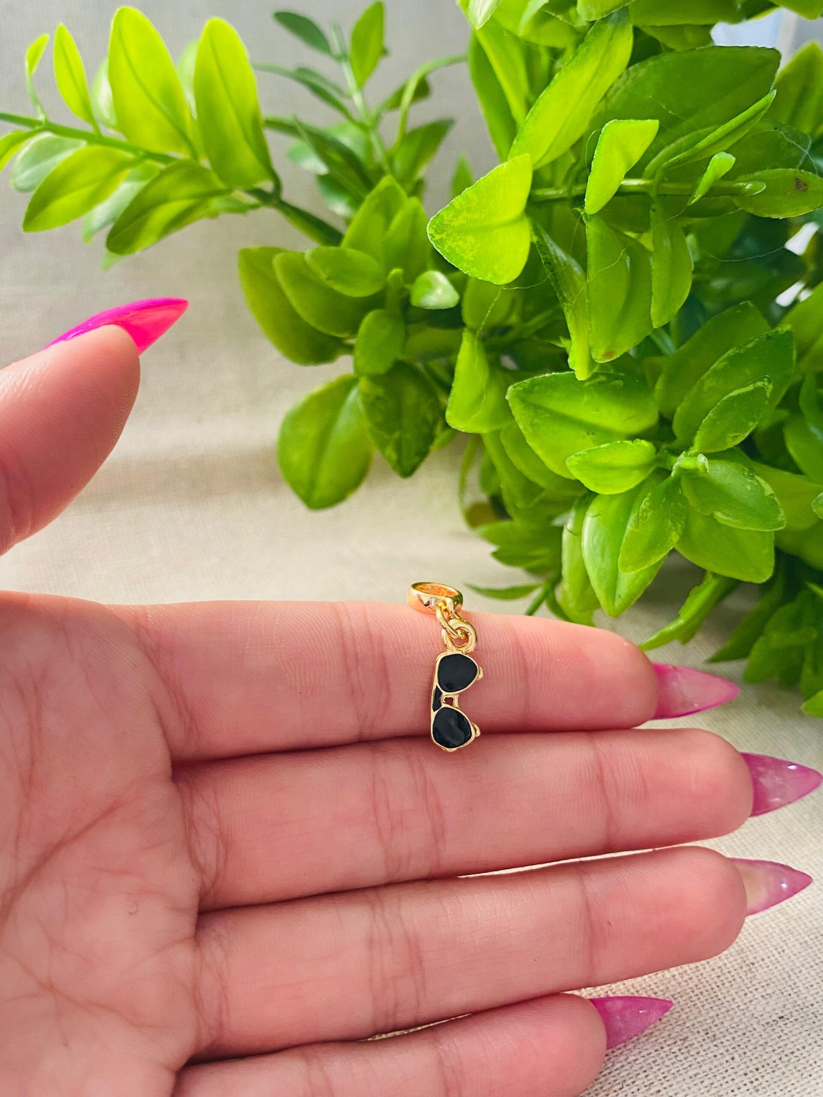 Berloque Óculos de Sol Banhado a Ouro 18k