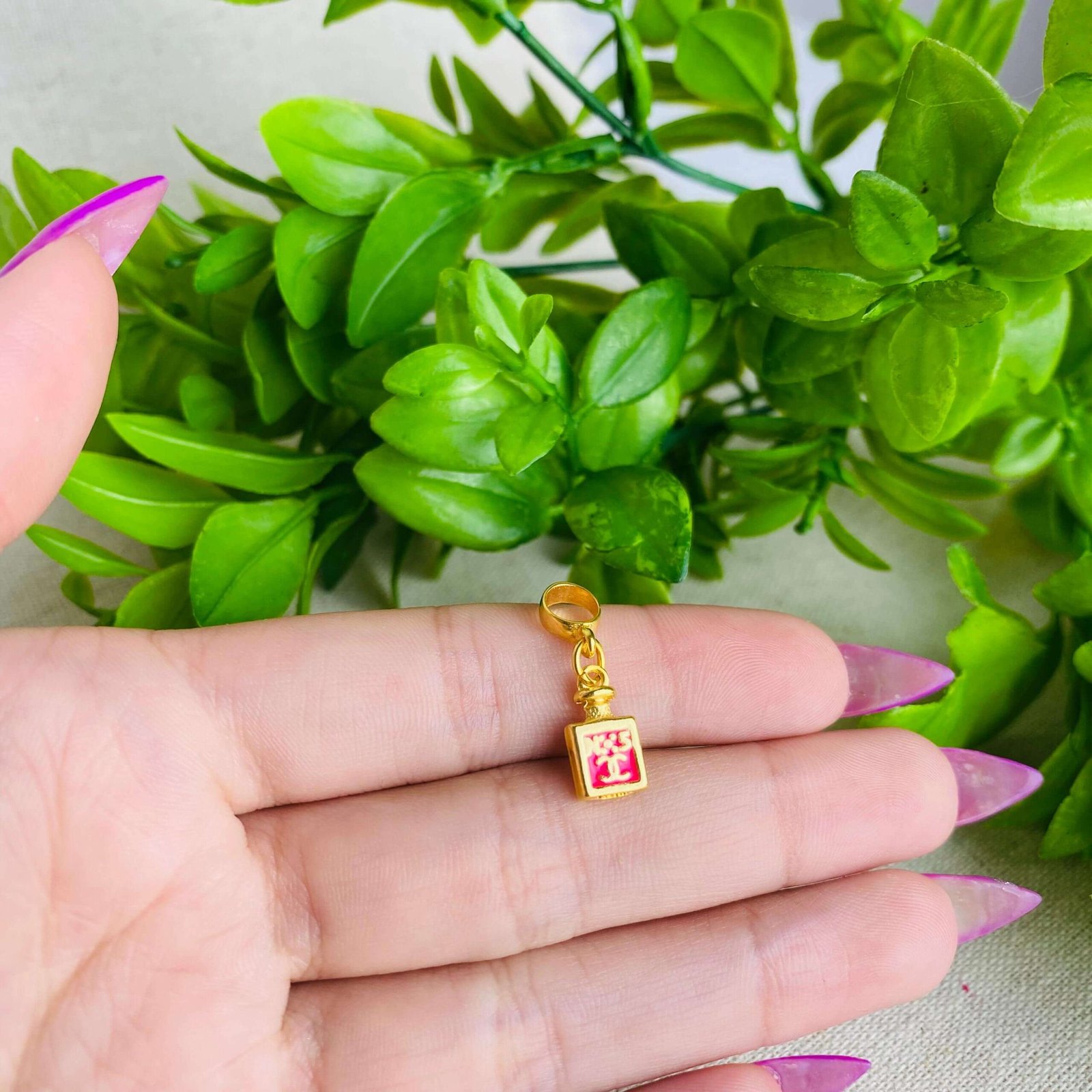 Berloque Perfume Banhado a Ouro 18k