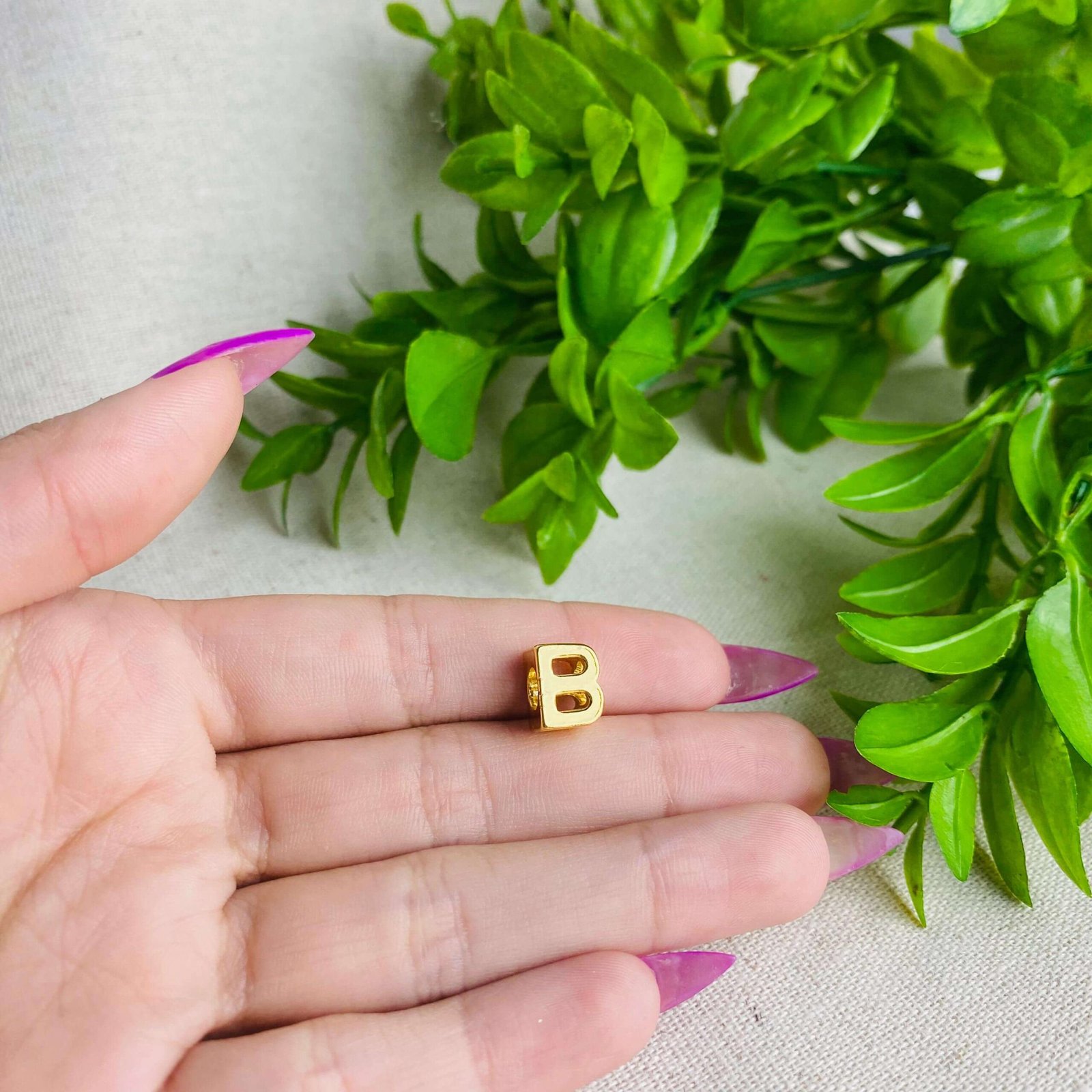 Berloque Letra B Separador Banhado a Ouro 18k