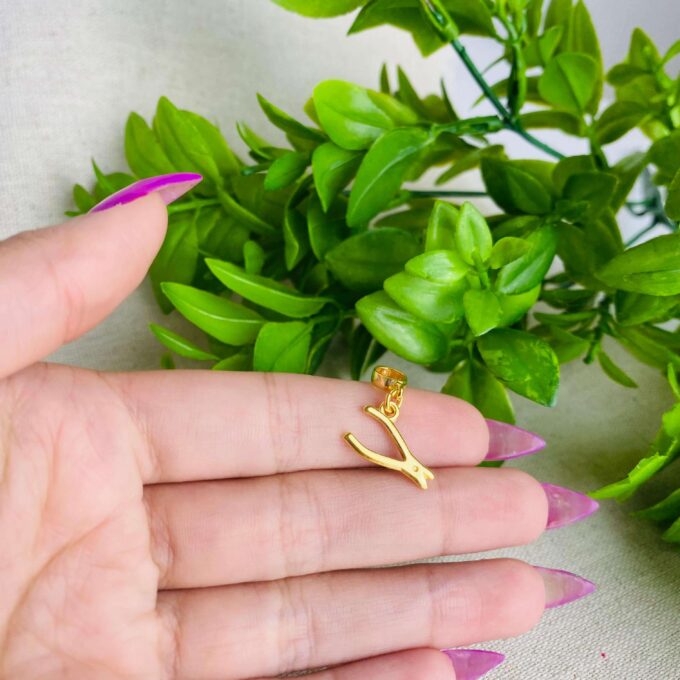 Berloque Alicate Manicure Banhado a Ouro 18k