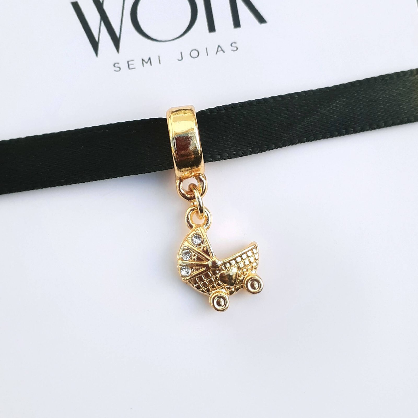 Berloque Carrinho de Bebê Banhado a Ouro 18k