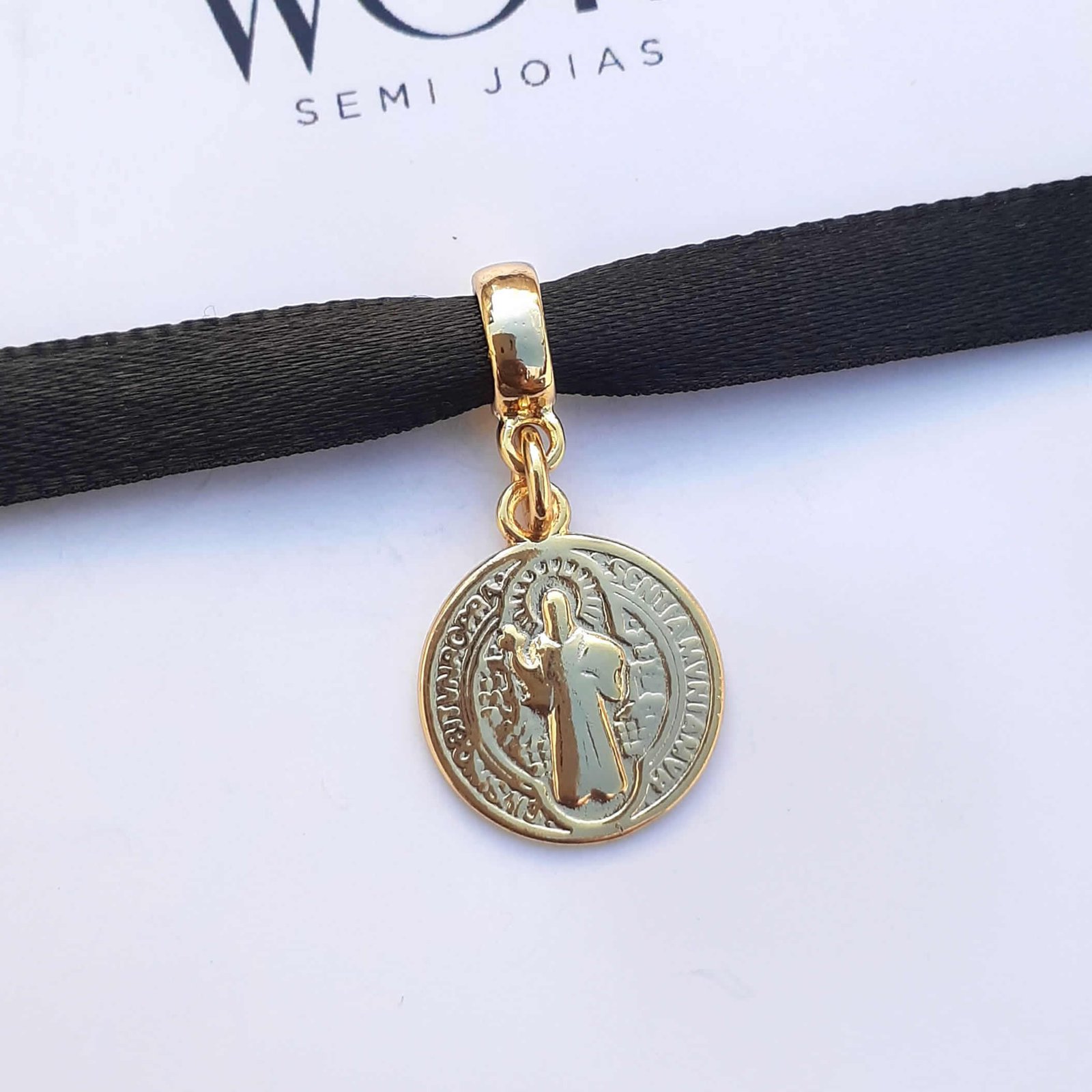 Berloque Medalha de São Bento Banhado a Ouro 18k