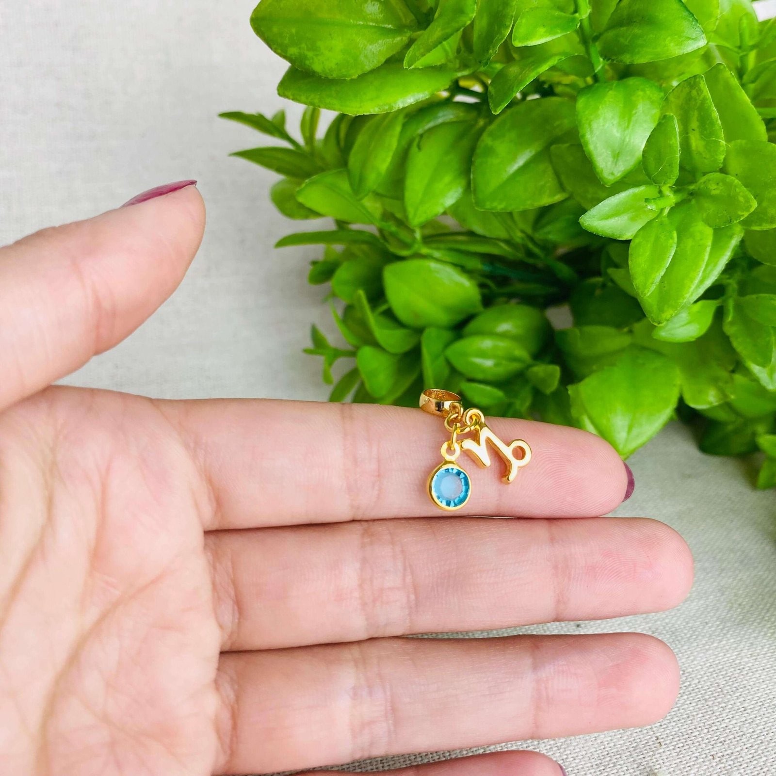 Berloque Signo Capricórnio com Strass Banhado a Ouro 18k