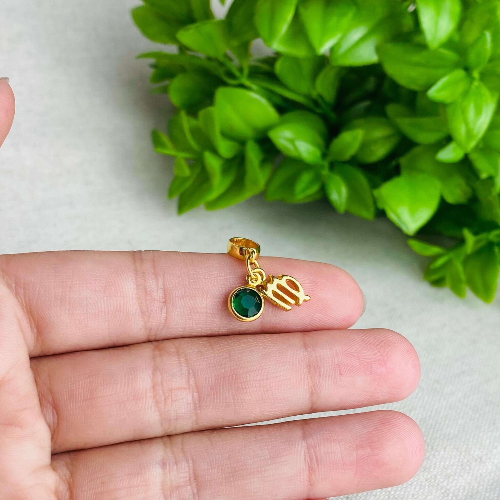 Berloque Signo Virgem com Strass Banhado a Ouro 18k