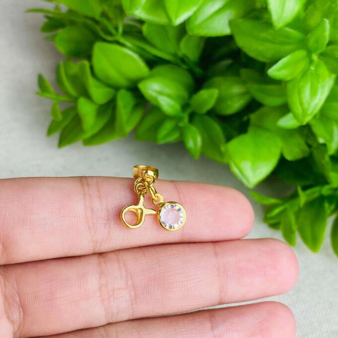 Berloque Signo Touro com Strass Banhado a Ouro 18k