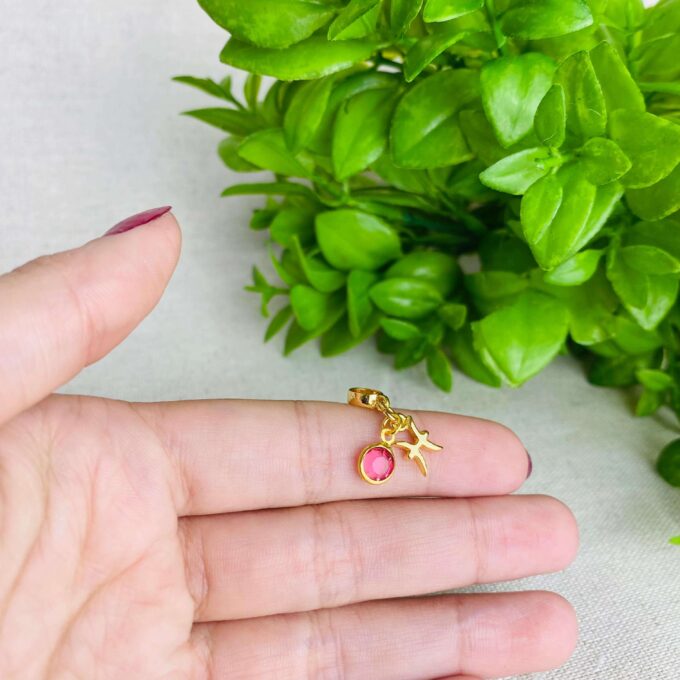 Berloque Signo Peixes com Strass Banhado a Ouro 18k
