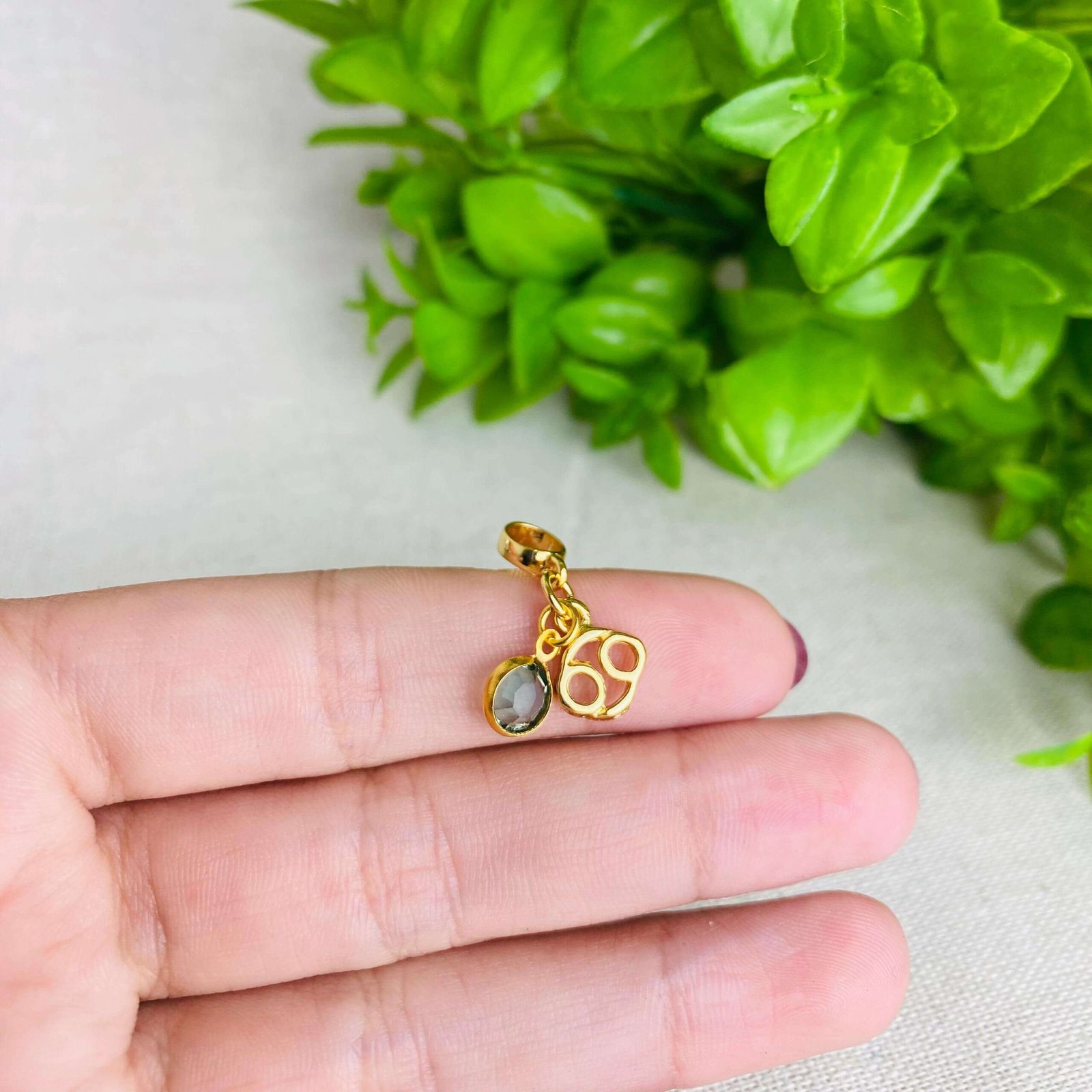 Berloque Signo Câncer com Strass Banhado a Ouro 18k