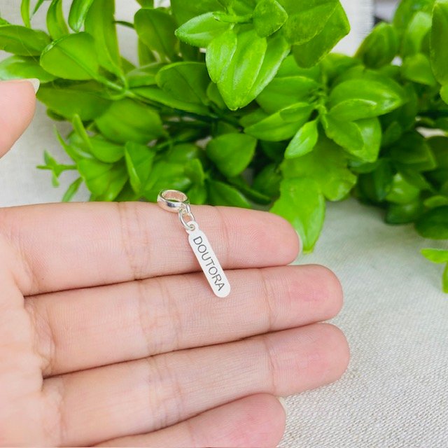 Berloque Plaquinha Doutora Banhado a Prata 925