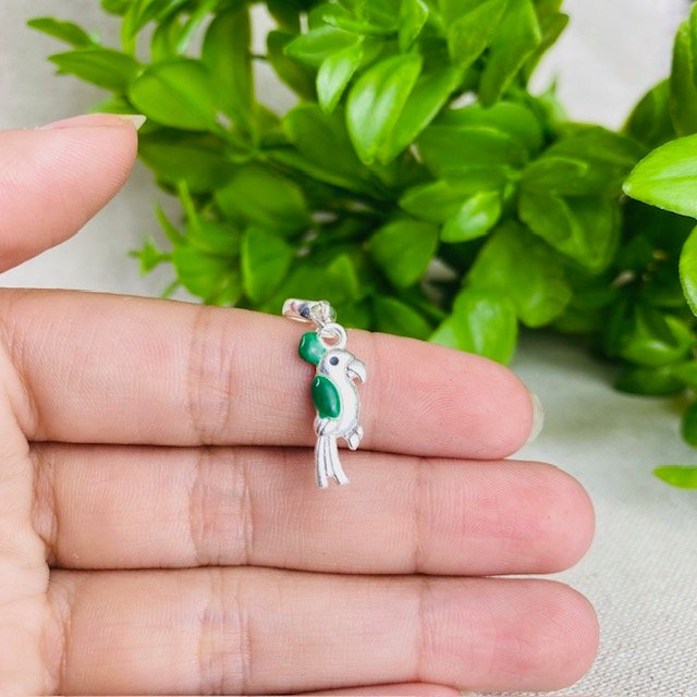 Berloque Pássaro Papagaio Banhado a Prata 925