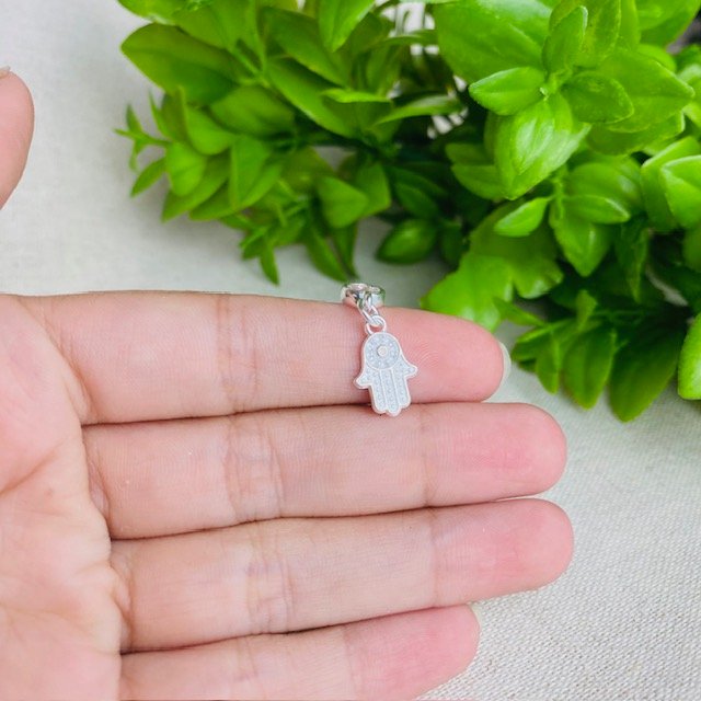 Berloque Mão de Fátima Hamsá Banhado a Prata 925